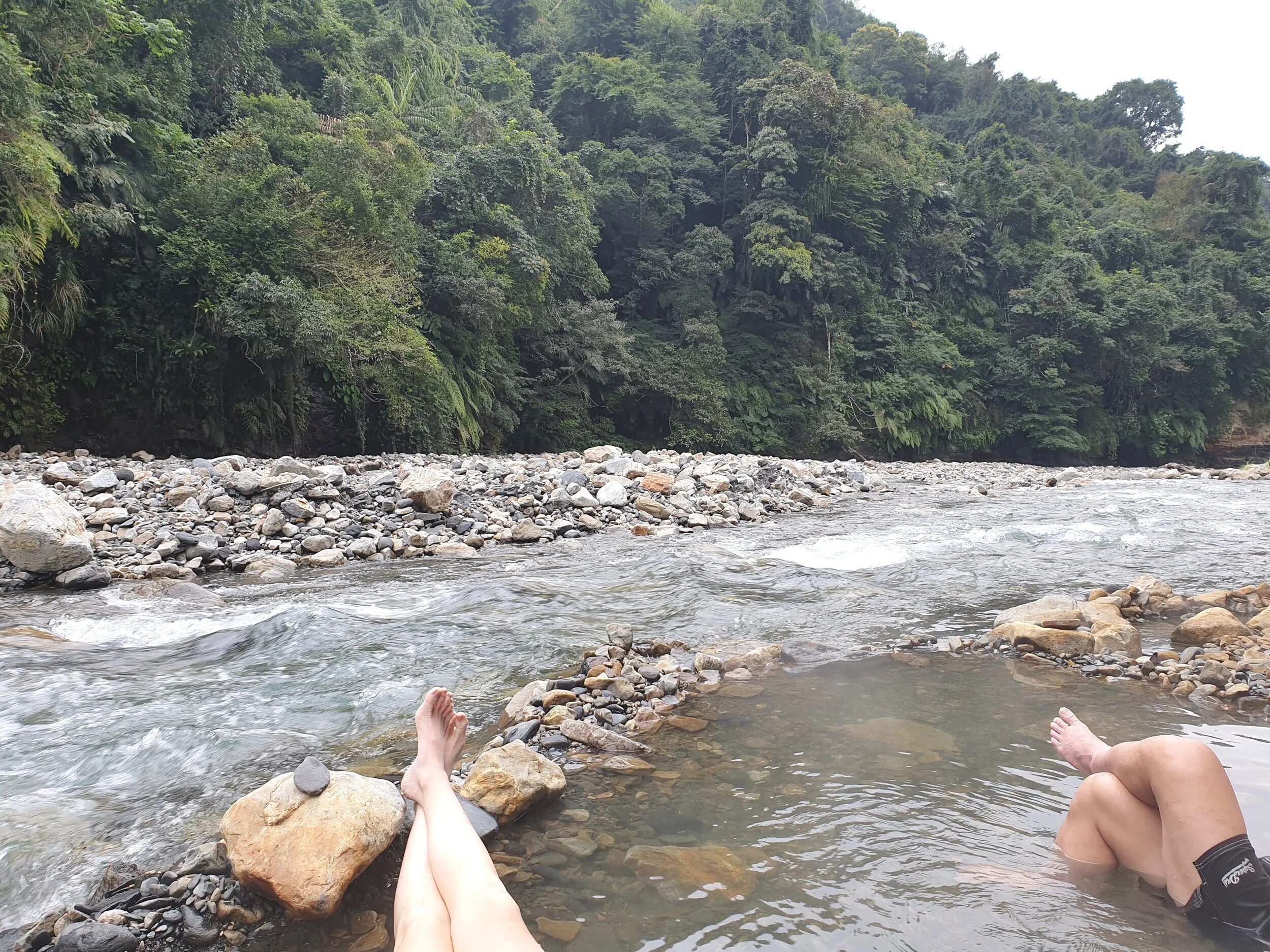 Bongbong Wild Hot Spring 芃芃溫泉 Yilan Tom Rook Art